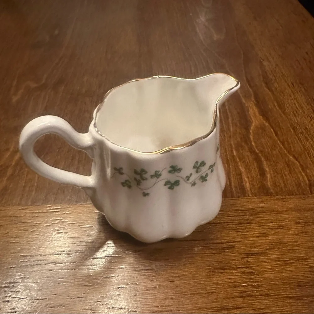 Vintage Royal Tara Killarney Mini Creamer - Picture 2 of 4